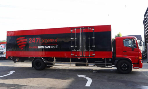 GIÁ XE HINO 8 TẤN FG8JT7A THÙNG KÍN BỬNG NÂNG 8.9M