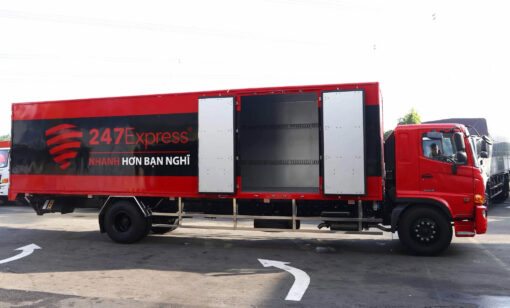 GIÁ XE HINO 8 TẤN FG8JT7A THÙNG KÍN BỬNG NÂNG 8.9M