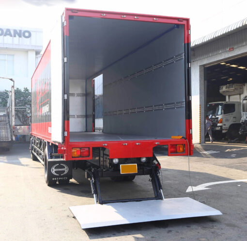 GIÁ XE HINO 8 TẤN FG8JT7A THÙNG KÍN BỬNG NÂNG 8.9M