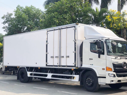 GIÁ XE HINO 8 TẤN FG8JT7A-G THÙNG KÍN COMPOSITE 8.8M
