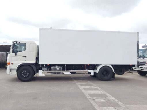 GIÁ XE HINO 8 TẤN FG8JT7A-G THÙNG KÍN COMPOSITE 8.8M