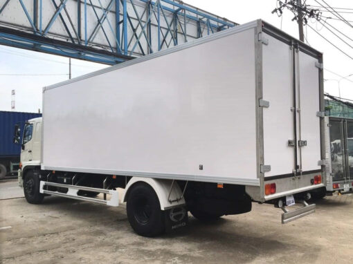 GIÁ XE HINO 8 TẤN FG8JT7A-G THÙNG KÍN COMPOSITE 8.8M