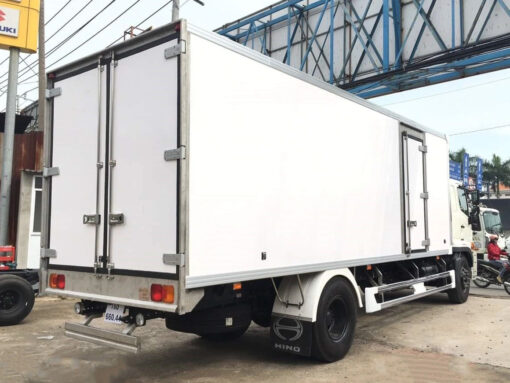 GIÁ XE HINO 8 TẤN FG8JT7A-G THÙNG KÍN COMPOSITE 8.8M
