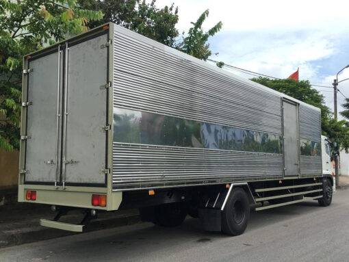 GIÁ XE HINO 8 TẤN FG8JT7A-G THÙNG KÍN INOX 8.9M