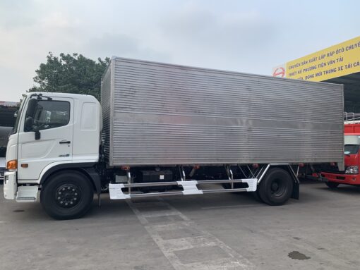 GIÁ XE HINO 8 TẤN FG8JT7A-G THÙNG KÍN INOX 8.9M