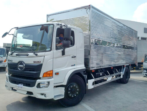 GIÁ XE HINO 8 TẤN FG8JT7A-G THÙNG KÍN INOX 8.9M