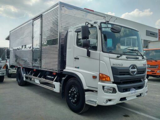 GIÁ XE HINO 8 TẤN FG8JT7A-G THÙNG KÍN INOX 8.9M