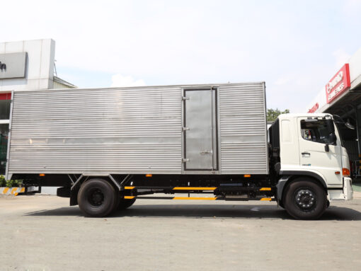 GIÁ XE HINO 8 TẤN FG8JT7A-G THÙNG KÍN INOX 8.9M