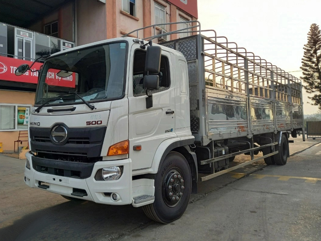 XE HINO 8 TẤN FG8JT7A-UTL THÙNG BẠT BỬNG NÂNG 10M