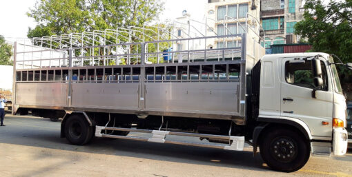 GIÁ XE HINO 8 TẤN FG8JT7A-H THÙNG CHỞ XE MÁY 9M