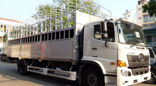 GIÁ XE HINO 8 TẤN FG8JT7A-H THÙNG CHỞ XE MÁY 9M