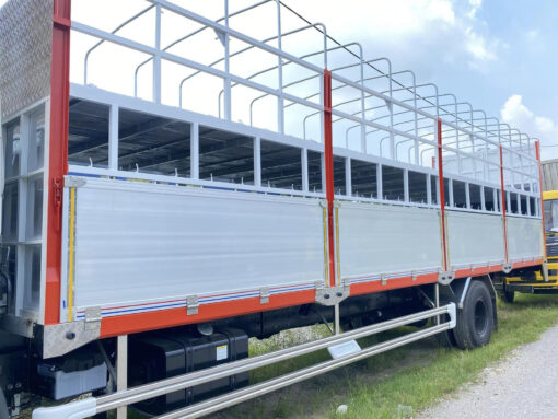 GIÁ XE HINO 8 TẤN FG8JT7A-UTL THÙNG CHỞ XE MÁY 10M
