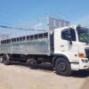 GIÁ XE HINO 8 TẤN FG8JT7A-UTL THÙNG CHỞ XE MÁY 9.8M
