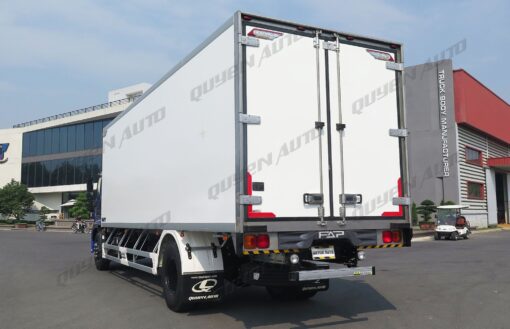 GIÁ XE HINO 8 TẤN FG8JT7A-UTL THÙNG ĐÔNG LẠNH 8.16M