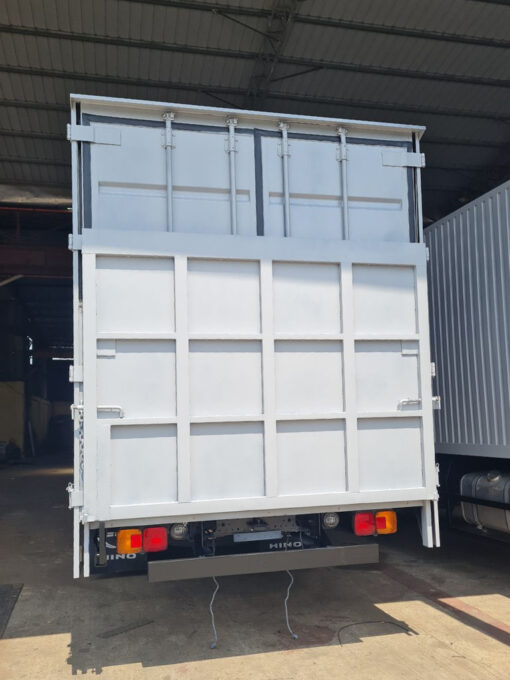 XE HINO 8 TẤN FG8JT8A-UTL THÙNG KÍN BỬNG NÂNG 9.7M