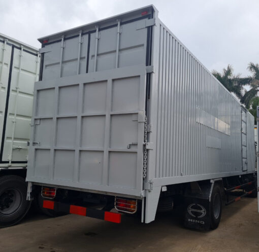 XE HINO 8 TẤN FG8JT8A-UTL THÙNG KÍN BỬNG NÂNG 9.7M