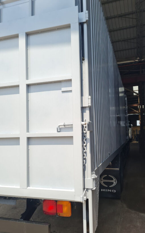XE HINO 8 TẤN FG8JT8A-UTL THÙNG KÍN BỬNG NÂNG 9.7M