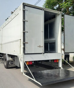 GIÁ XE HINO 8 TẤN FG8JT7A-UTL THÙNG KÍN CÁNH DƠI 9.3M