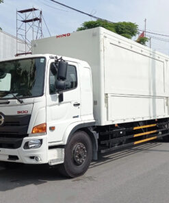 GIÁ XE HINO 8 TẤN FG8JT7A-UTL THÙNG KÍN CÁNH DƠI 9.3M