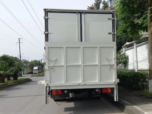 GIÁ XE HINO 8 TẤN FG8JT7A-UTL THÙNG KÍN CÁNH DƠI 9.3M