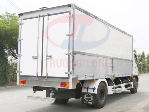 GIÁ XE HINO 8 TẤN FG8JT7A-UTL THÙNG KÍN CÁNH DƠI 9.3M