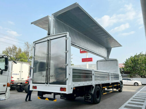 HINO 8 TẤN FG8JT7A-UTL THÙNG KÍN CÁNH DƠI BỬNG NÂNG 9.3M