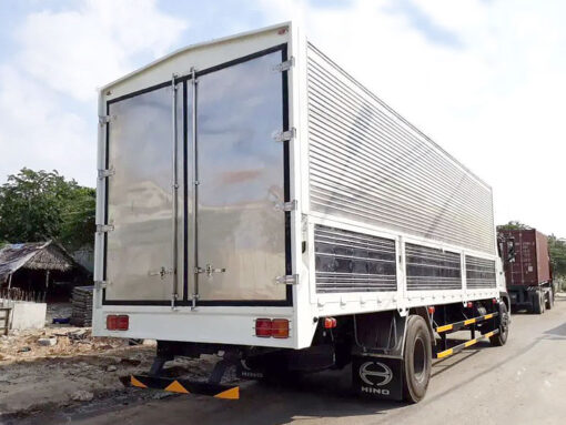 HINO 8 TẤN FG8JT7A-UTL THÙNG KÍN CÁNH DƠI BỬNG NÂNG 9.3M