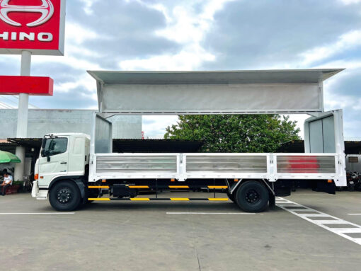 HINO 8 TẤN FG8JT7A-UTL THÙNG KÍN CÁNH DƠI BỬNG NÂNG 9.3M