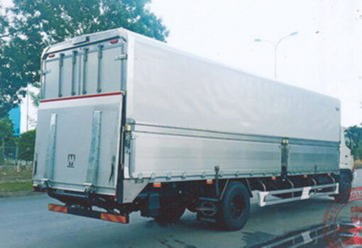 HINO 8 TẤN FG8JT7A-UTL THÙNG KÍN CÁNH DƠI BỬNG NÂNG 9.3M