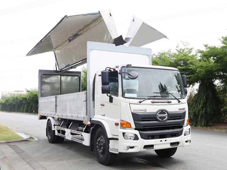 HINO 8 TẤN FG8JT7A-UTL THÙNG KÍN CÁNH DƠI BỬNG NÂNG 9.3M