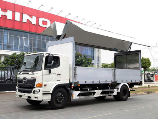 HINO 8 TẤN FG8JT7A-UTL THÙNG KÍN CÁNH DƠI BỬNG NÂNG 9.3M