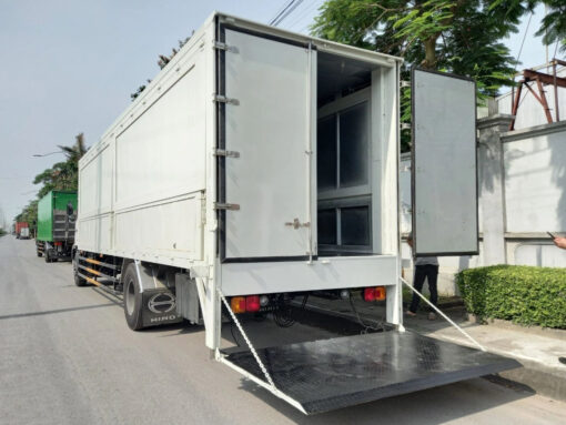HINO 8 TẤN FG8JT7A-UTL THÙNG KÍN CÁNH DƠI BỬNG NÂNG 9.3M