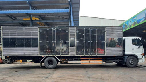 GIÁ XE HINO 8 TẤN FG8JT7A-UTL THÙNG KÍN INOX 10M