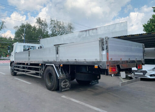 GIÁ XE TẢI HINO 8 TẤN FG8JT7A-UTL THÙNG LỬNG 10M