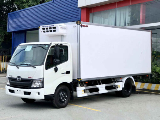 GIÁ XE TẢI HINO 1.9 TẤN XZU650L THÙNG ĐÔNG LẠNH 4.42m