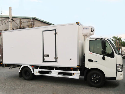 GIÁ XE TẢI HINO 1.9 TẤN XZU650L THÙNG ĐÔNG LẠNH 4.42m
