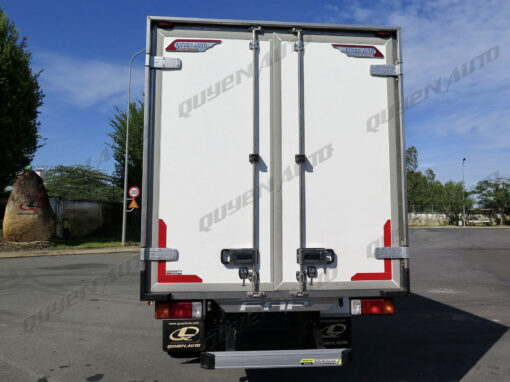 GIÁ XE TẢI HINO 1.9 TẤN XZU650L THÙNG ĐÔNG LẠNH 4.42m