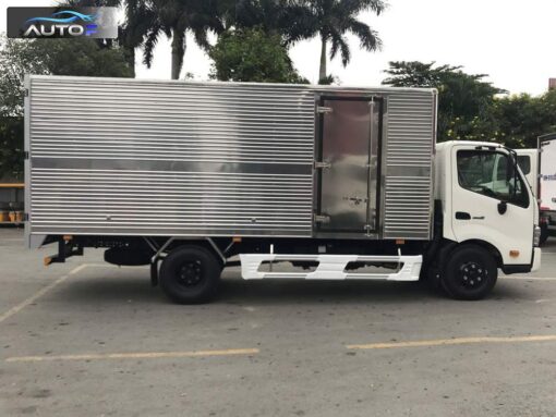 GIÁ XE TẢI HINO 1.9 TẤN XZU650L THÙNG KÍN 4.5M