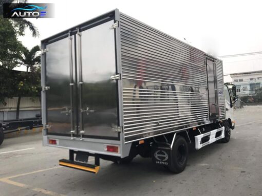 GIÁ XE TẢI HINO 1.9 TẤN XZU650L THÙNG KÍN 4.5M