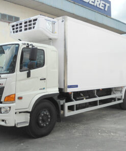 Xe tải Hino 15 tấn FL8JW7A-M thùng đông lạnh 8.6M