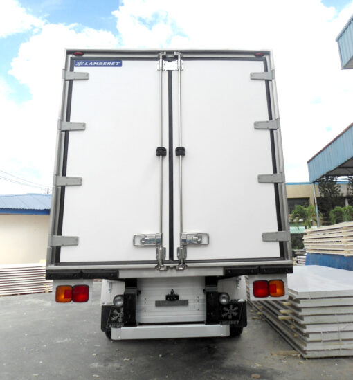 Xe tải Hino 15 tấn FL8JW7A-M thùng đông lạnh 8.6M
