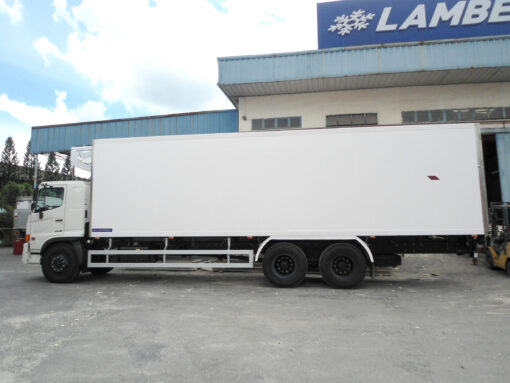 Xe tải Hino 15 tấn FL8JW7A-M thùng đông lạnh 8.6M