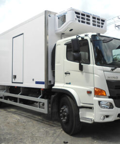Xe tải Hino 15 tấn FL8JW7A-M thùng đông lạnh 8.6M