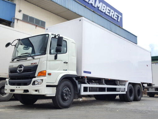 Xe tải Hino 15 tấn FL8JW7A-M thùng đông lạnh 8.6M