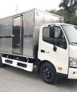 GIÁ XE TẢI HINO 2.5 TẤN XZU650L THÙNG KÍN 4.55M