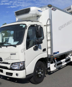 XE TẢI HINO 2.5 TẤN XZU710L THÙNG ĐÔNG LẠNH 4.45M