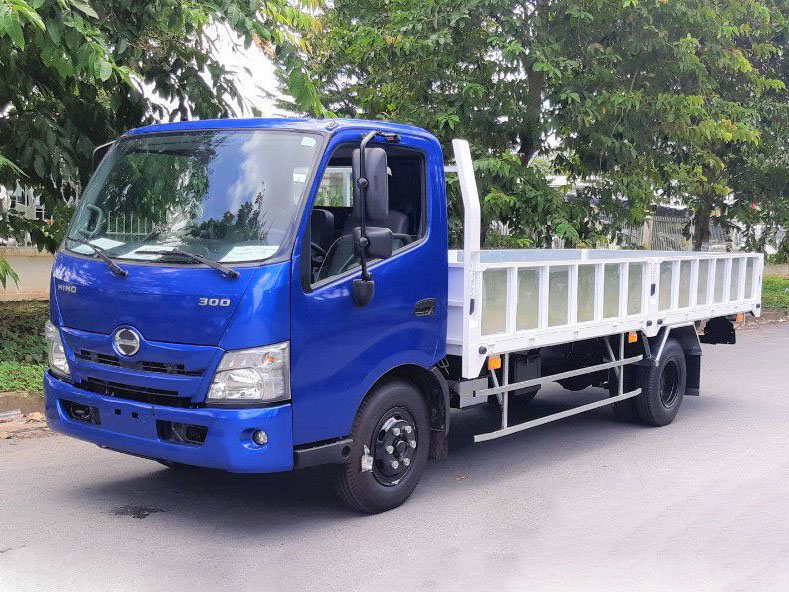 XE TẢI HINO 2.5 TẤN XZU710L THÙNG LỬNG 4.67M