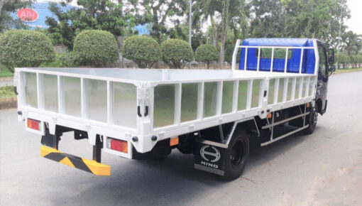 XE TẢI HINO 2.5 TẤN XZU710L THÙNG LỬNG 4.67M