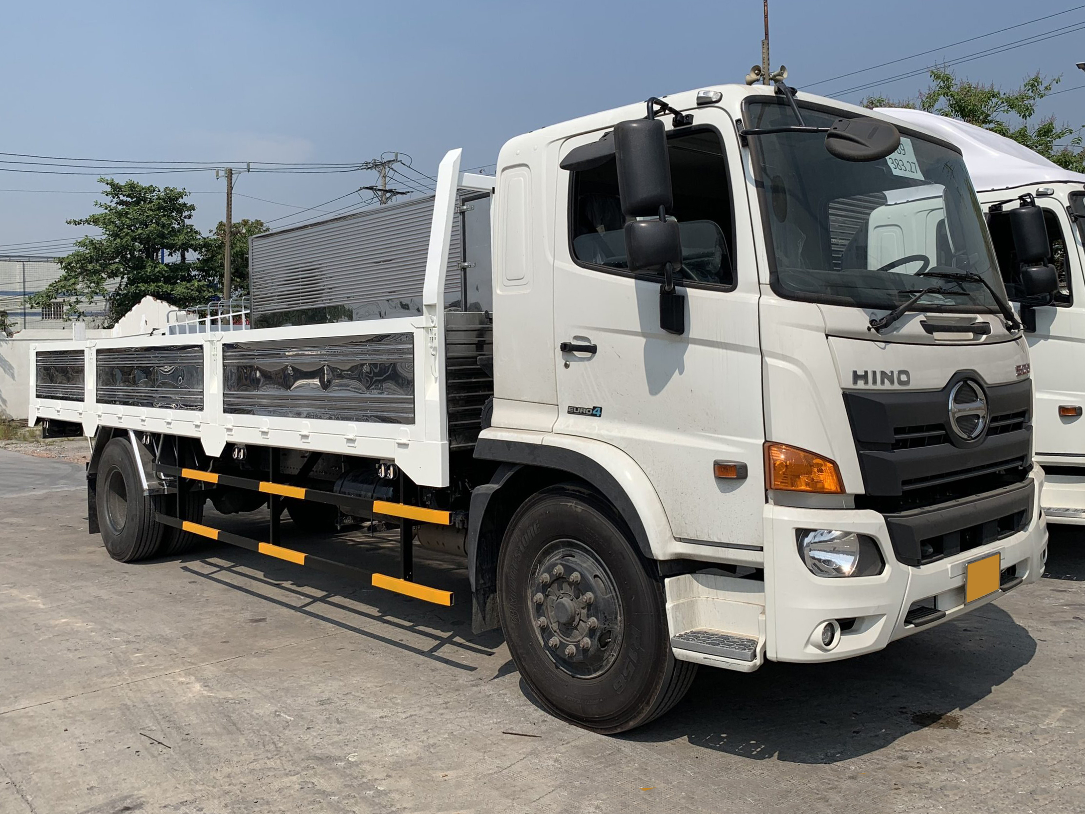Đang chờ hình ảnh sản phẩm TRANG CHỦ / HINO 500 FG | FL | FM THÙNG LỬNG Xe tải Hino 8 tấn 7 FG8JP7A-E1 thùng lửng 7.3M