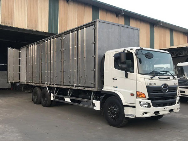 GIÁ XE HINO 15 TẤN FL8JW7A THÙNG CHỞ PALLET 9.42M